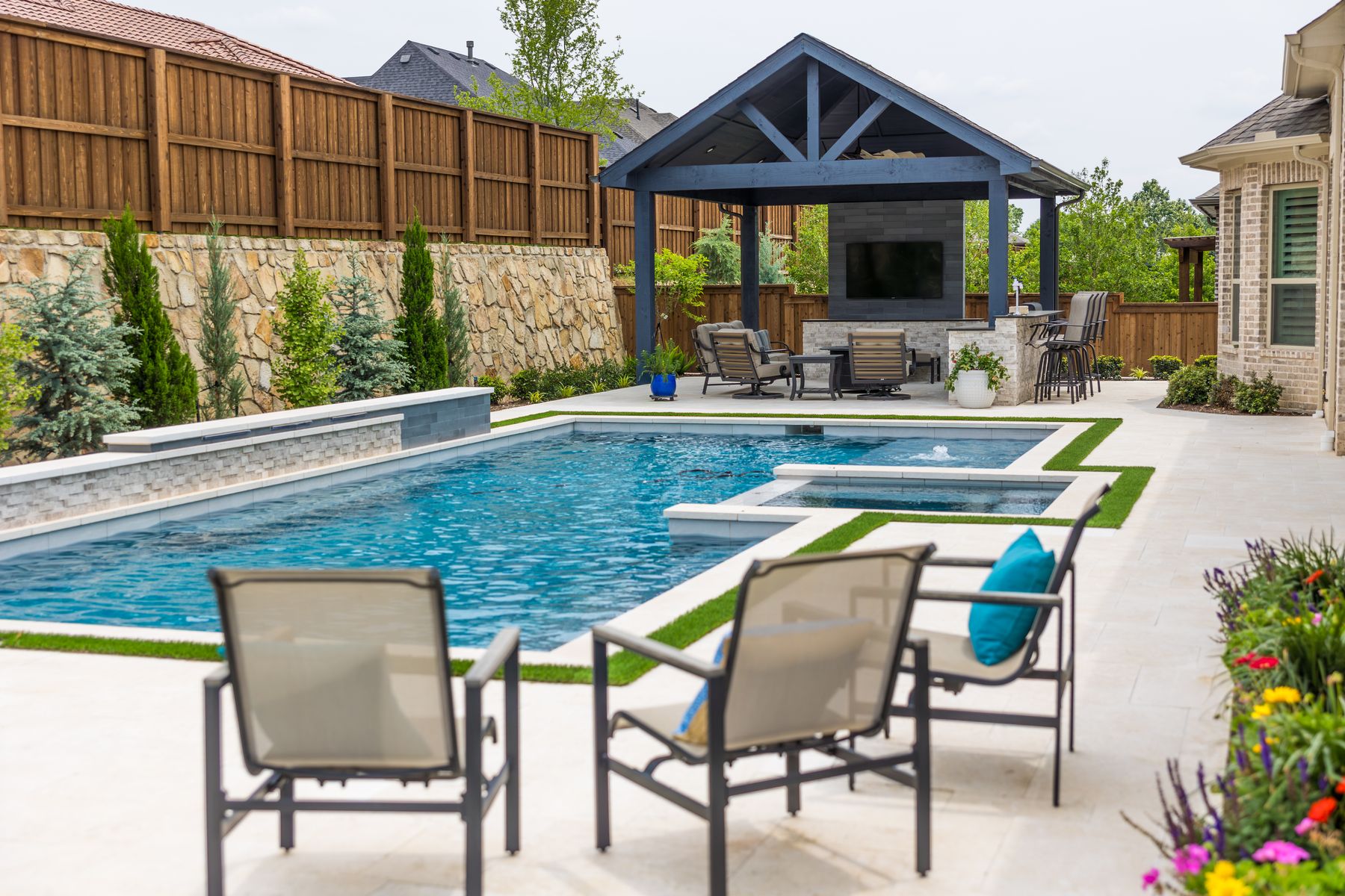 Contemporary Poolscape